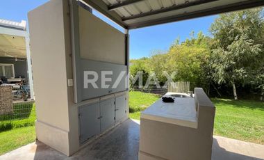 CASA EN VENTA B° LA COMARCA, CENTENARIO.