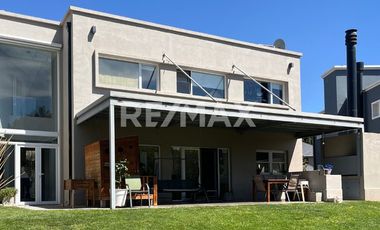 CASA EN VENTA B° LA COMARCA, CENTENARIO.