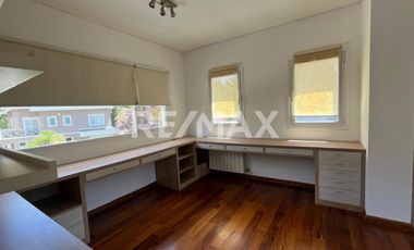 CASA EN VENTA B° LA COMARCA, CENTENARIO.