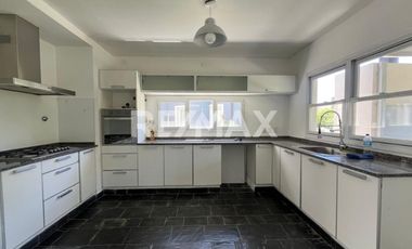 CASA EN VENTA B° LA COMARCA, CENTENARIO.