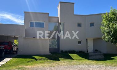 CASA EN VENTA B° LA COMARCA, CENTENARIO.