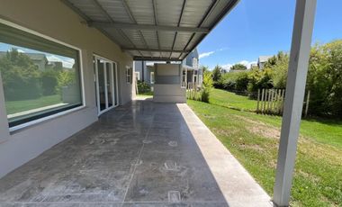 CASA EN VENTA B° LA COMARCA, CENTENARIO.