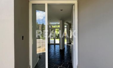 CASA EN VENTA B° LA COMARCA, CENTENARIO.