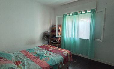 VENTA CASA 4 AMBIENTES COCHERA QUILMES APTO CRED