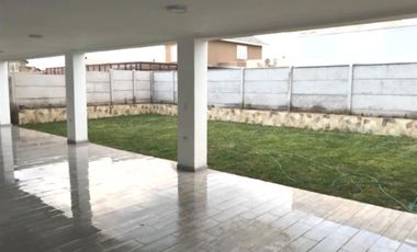 Casa en Arriendo en Impecable casa estilo mediterranea, en Condominio Laguna del Sol