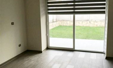 Casa en Arriendo en Impecable casa estilo mediterranea, en Condominio Laguna del Sol
