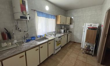 CASA EN VENTA 2 DORMITORIOS CON PILETA ALVAREZ