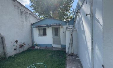 CASA EN VENTA 2 DORMITORIOS CON PILETA ALVAREZ