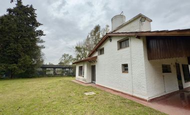 CASA 4 AMBIENTES EN VENTA CON PILETA EN EZEIZA