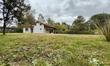 CASA 4 AMBIENTES EN VENTA CON PILETA EN EZEIZA