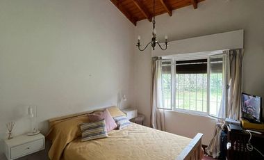 CASA 4 AMBIENTES EN VENTA CON PILETA EN EZEIZA