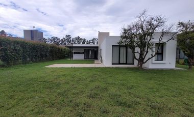 Venta Casa 2 Dormitorios Azahares del Paraná