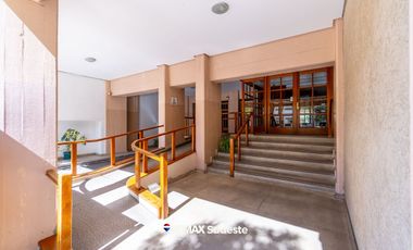 Amplio departamento de 3 dormitorios y 2 baños