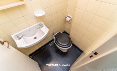 Amplio departamento de 3 dormitorios y 2 baños