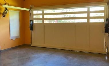 CASA DE CATEGORIA EN BARRIO LAS LOMITAS.