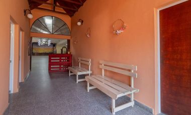 SE VENDE SALON DE EVENTOS Y 4 LOCALES COMERCIALES