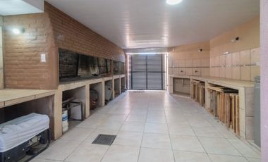 SE VENDE SALON DE EVENTOS, 4 LOCALES Y CANCHA F5