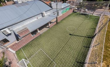 SE VENDE SALON DE EVENTOS, 4 LOCALES Y CANCHA F5