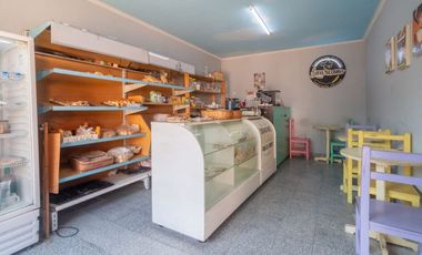 SE VENDE SALON DE EVENTOS, 4 LOCALES Y CANCHA F5