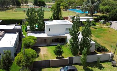 Venta Casa Amueblada Barrio Estudiantes Mercedes