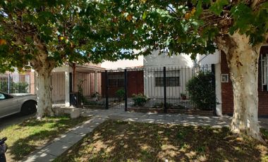 VENTA CASA 4 AMBIENTES, MORON, APTO CREDITO!