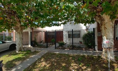 VENTA CASA 4 AMBIENTES, MORON, APTO CREDITO!