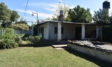 VENTA CASA CON PILETA EN MORENO
