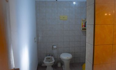 VENTA CASA CON PILETA EN MORENO