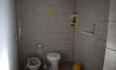 VENTA CASA CON PILETA EN MORENO