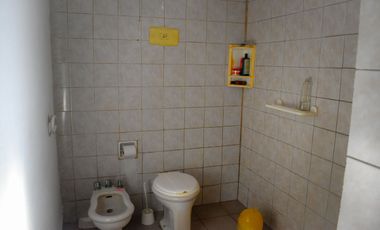 VENTA CASA CON PILETA EN MORENO