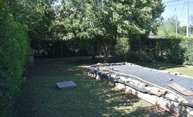 VENTA CASA CON PILETA EN MORENO