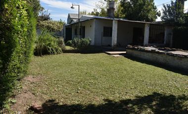 VENTA CASA CON PILETA EN MORENO