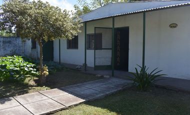 VENTA CASA CON PILETA EN MORENO