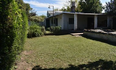 VENTA CASA CON PILETA EN MORENO