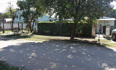 VENTA CASA CON PILETA EN MORENO