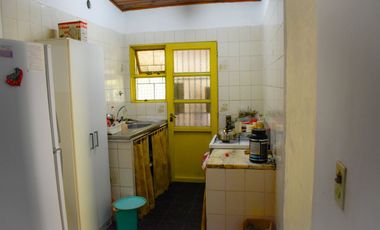 VENTA CASA CON PILETA EN MORENO