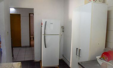 VENTA CASA CON PILETA EN MORENO