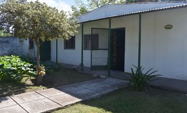 VENTA CASA CON PILETA EN MORENO