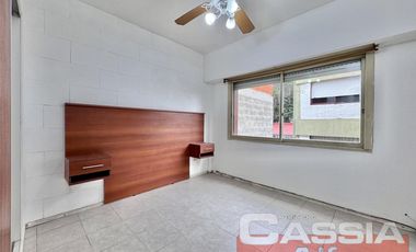 DEPARTAMENTO DOS AMBIENTES MUY LUMINOSO, UN DORMIT. COCINA INDEP. 40m2