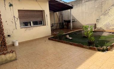 VENTA CASA DOS AMB C/COCHERA, PATIO - APTO CREDITO