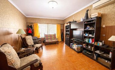 VENTA CASA DOS AMB C/COCHERA, PATIO - APTO CREDITO