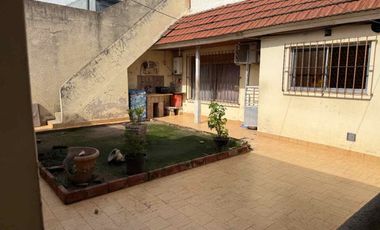 VENTA CASA DOS AMB C/COCHERA, PATIO - APTO CREDITO