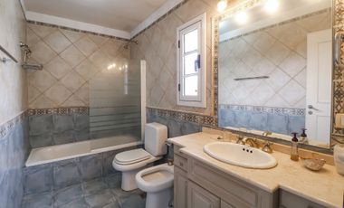 VENTA Casa 6 amb Olivos Parque Cocheras Pileta