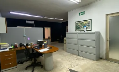 EXCELENTE BODEGA EN EL CORAZÓN DE LA CIUDAD (Centro), OPORTUNIDAD ÚNICA PRECIO  ABAJO DE AVALUO!!