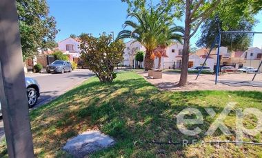 Casa en Arriendo en Ribier 7792. Casas Parque la Viña, comuna Peñalolén