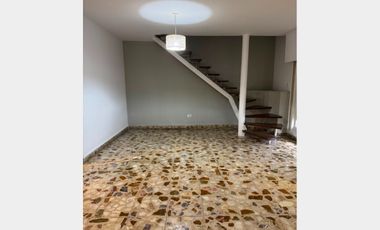 Casa  en Alquiler Villa Luzuriaga / La Matanza (A141 4254)