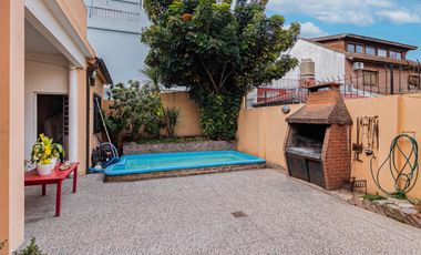 VENTA • OLIVOS • CASA • 6 AMBIENTES • 3 COCHERAS