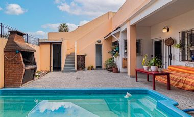 VENTA • OLIVOS • CASA • 6 AMBIENTES • 3 COCHERAS