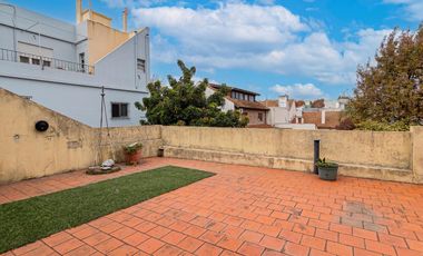 VENTA • OLIVOS • CASA • 6 AMBIENTES • 3 COCHERAS