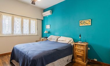 VENTA • OLIVOS • CASA • 6 AMBIENTES • 3 COCHERAS